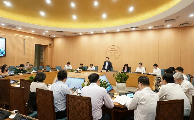 Phó Chủ tịch UBND TP Hà Nội Chử Xuân Dũng yêu cầu các cơ quan phải tiến hành công tác phòng dịch tốt, bảm đảm an toàn trong đợt bầu cử.