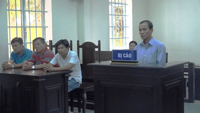 Tuyên phạt bị cáo Nguyễn Văn Học sáu năm tù giam về tội "Tổ chức cho người khác nhập cảnh trái phép".