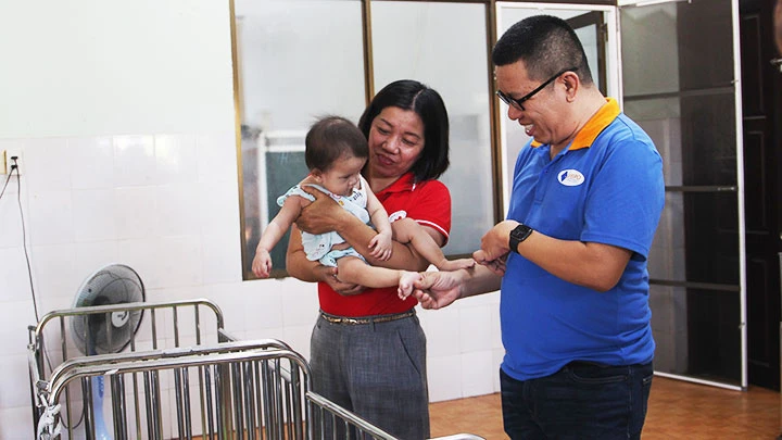 Anh Huy là nhà bảo trợ thường xuyên cho Trung tâm nuôi dạy trẻ mồ côi TP Đà Nẵng.