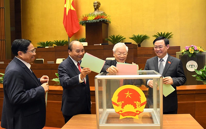 Tổng Bí thư Nguyễn Phú Trọng cùng các đồng chí lãnh đạo Đảng, Nhà nước bỏ phiếu bầu Phó Chủ tịch nước, một số Ủy viên Ủy ban Thường vụ Quốc hội.