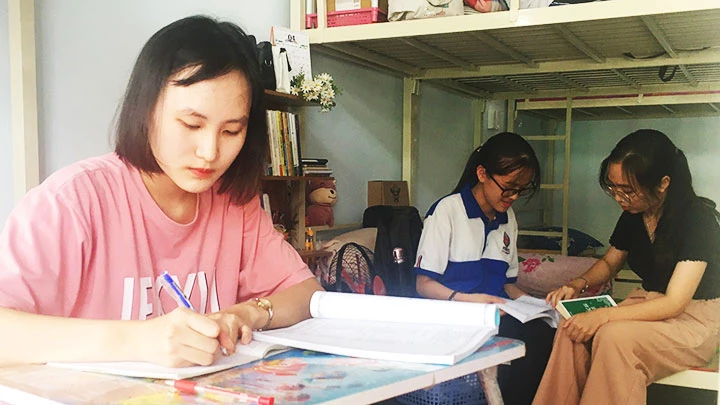 Ký túc xá nữ miễn phí của Trường đại học Sư phạm Kỹ thuật TP Hồ Chí Minh vừa mở cửa đón 40 sinh viên nghèo. Ảnh: MỸ TRẦN