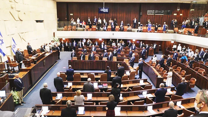 Các thành viên Quốc hội khóa 24 của Israel tuyên thệ nhậm chức ngày 6-4. Ảnh: NEWS.CN