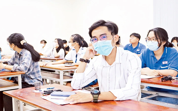Thí sinh tham gia Kỳ thi đánh giá năng lực năm 2021 do Đại học Quốc gia TP Hồ Chí Minh tổ chức.
