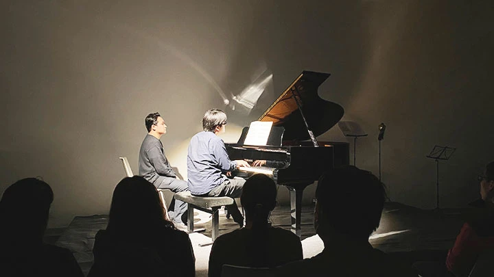 Nghệ sĩ Lưu Đức Anh trong buổi diễn số đầu tiên của dự án “Âm nhạc thế kỷ 20”.