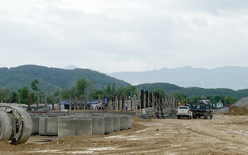 Công ty TNHH Xây dựng và Thương mại số 6 đẩy nhanh tiến độ dự án xây dựng điểm tái định cư số 1 tại tổ 10, phường Thanh Trường. 