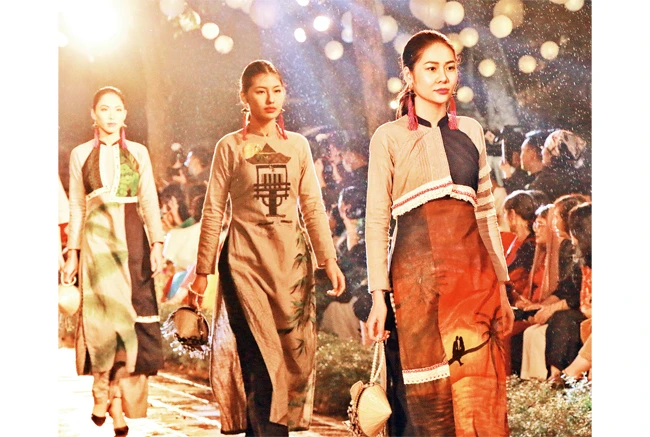 Vẻ đẹp của áo dài Việt Nam được giới thiệu trong chương trình “Áo dài của chúng ta”.