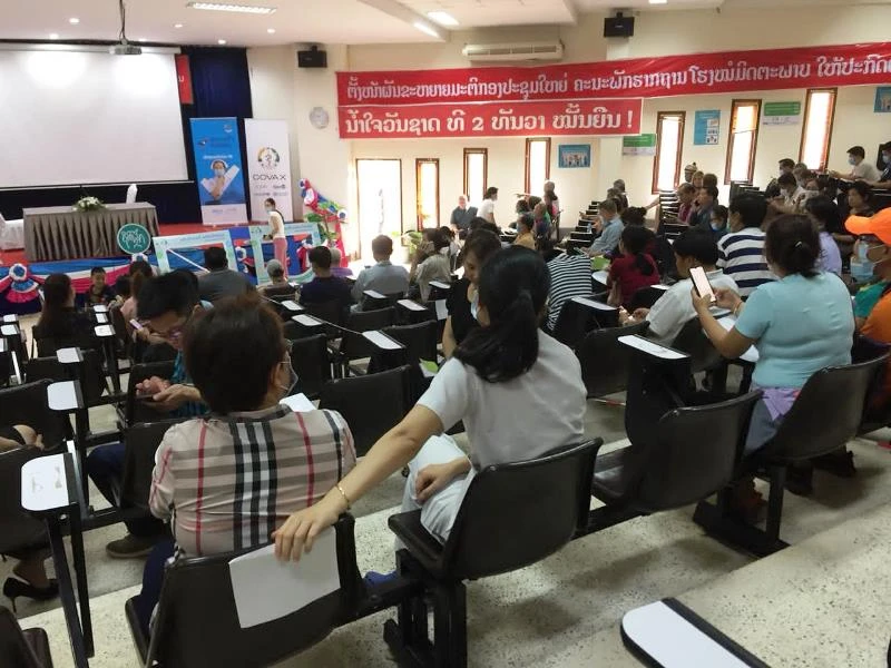 Người dân Lào đăng ký tiêm vaccine phòng, chống Covid-19.