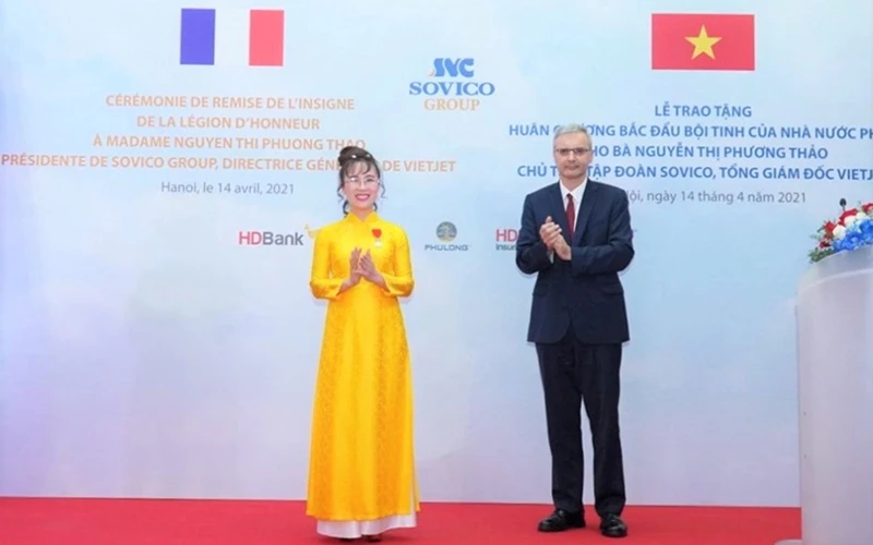 Tổng Giám đốc Vietjet nhận Huân chương của Nhà nước Pháp tặng