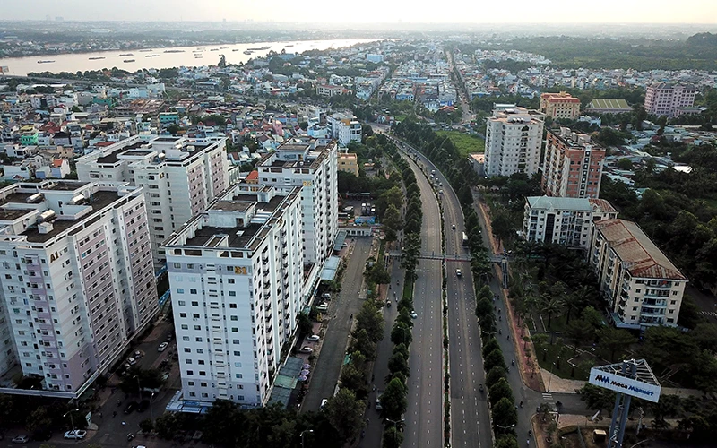Một góc đô thị Biên Hòa hướng ra sông Ðồng Nai. Ảnh: THIÊN VƯƠNG