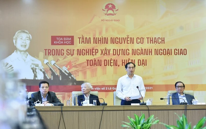 Bộ trưởng Ngoại giao Bùi Thanh Sơn tham dự và chủ trì Tọa đàm. (Ảnh: Bộ Ngoại giao)