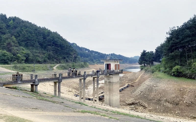 Công trình hồ thủy lợi Bản Chang, huyện Ngân Sơn được xác định chi sai nhiều nội dung khi khắc phục, nạo vét vào năm 2018. (Ảnh: TRẦN TUYẾN).