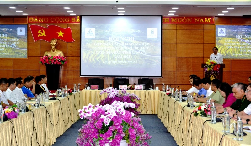 Hội nghị bàn giải pháp tháo gỡ khó khăn cho doanh nghiệp du lịch ở Lào Cai.