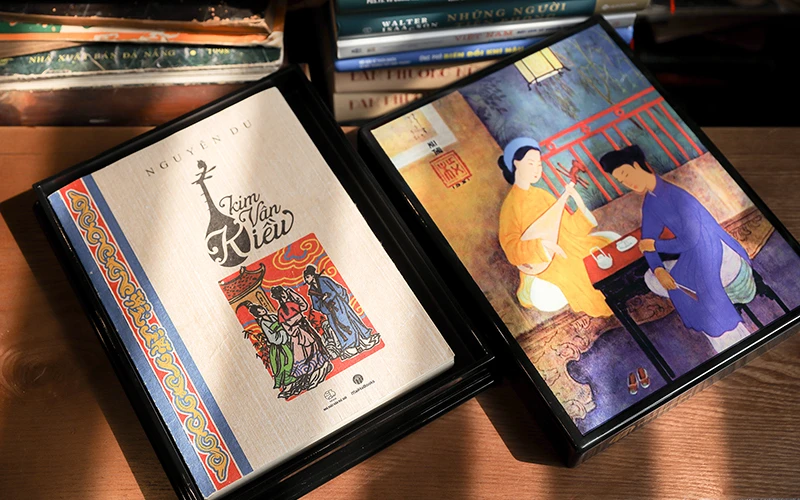 Sách Kim Vân Kiều bản đẹp được giới thiệu tại sự kiện “Một nét văn hóa Hà Nội”.