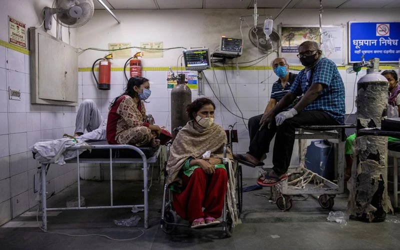 Người bệnh Covid-19 điều trị tại Bệnh viện Lok Nayak Jai Prakash, New Delhi, Ấn Độ. (Ảnh: Reuters)