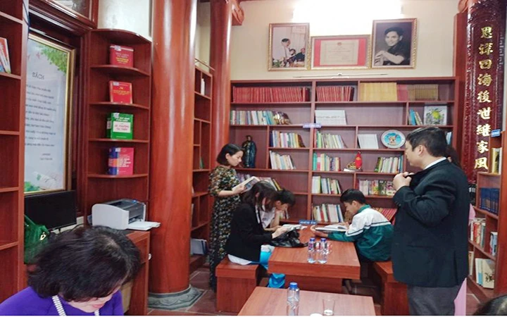 Thư viện gia đình của bà Đào Thị Khanh tại làng Đông Xuyên, xã Đông Tiến (huyện Yên Phong).