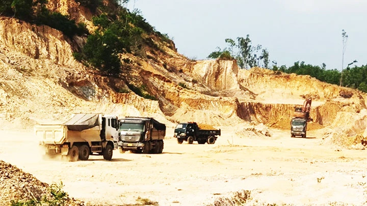 Mỏ đất ở thôn Lệ Thủy, xã Tịnh Châu, TP Quảng Ngãi.