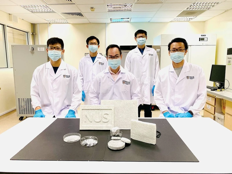 Nhóm nhà khoa học Việt tại Singapore biến chất thải kim loại thành aerogel