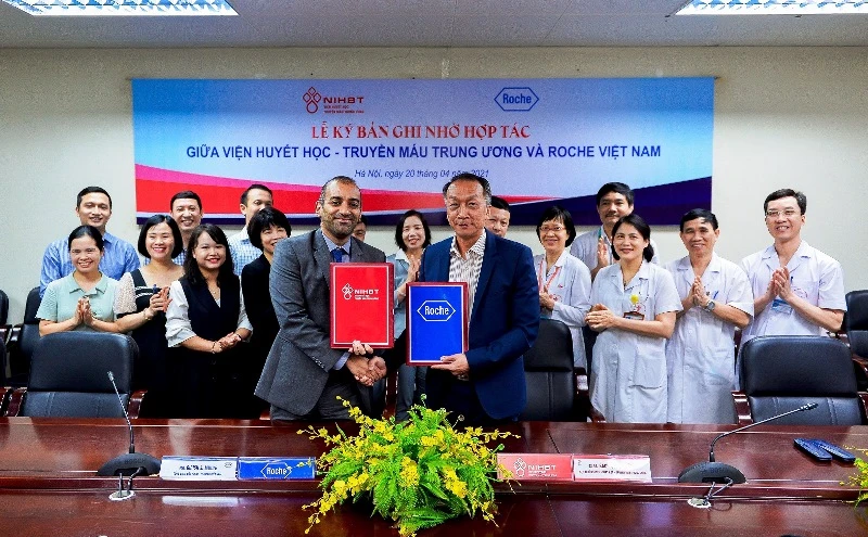 Roche Việt Nam hợp tác với Viện Huyết học - Truyền máu T.Ư đẩy mạnh chăm sóc và điều trị bệnh nhân huyết học.