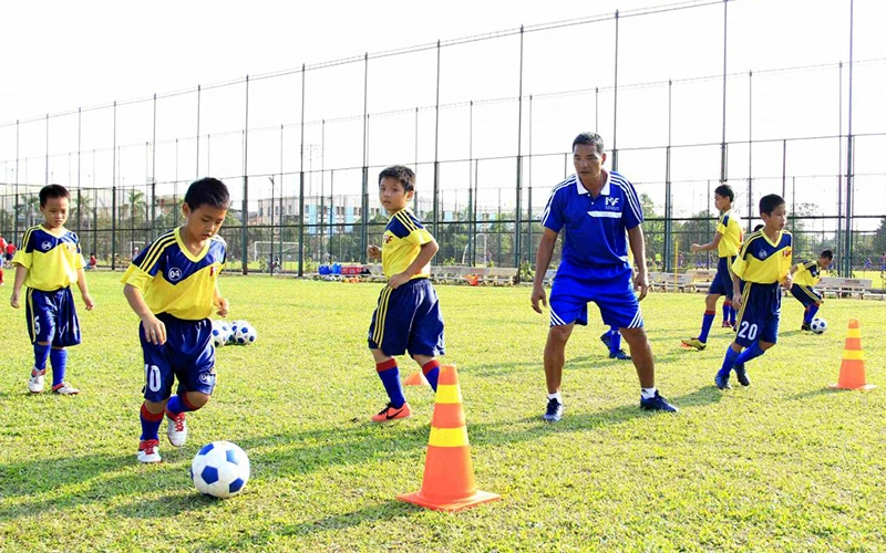 Một buổi tập luyện của các cầu thủ nhí tại Trung tâm Ðào tạo bóng đá trẻ PVF.