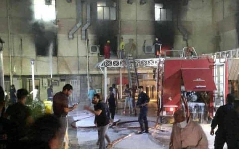 Bệnh viện Ibn Khatib sau đám cháy. (Ảnh: Guardian)