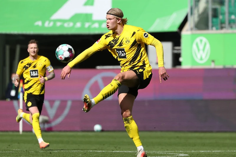 Haaland níu kéo hy vọng giành vé dự Champions League cho Dortmund. (Ảnh: Bundesliga)
