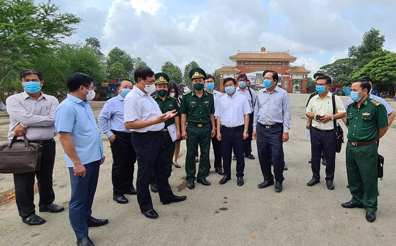 Ban Chỉ đạo quốc gia phòng, chống dịch Covid-19 kiểm tra thực địa tại Cửa khẩu quốc tế Bình Hiệp, thị xã Kiến Tường, tỉnh Long An.