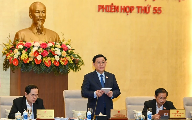 Chủ tịch Quốc hội Vương Đình Huệ phát biểu khai mạc phiên họp. 