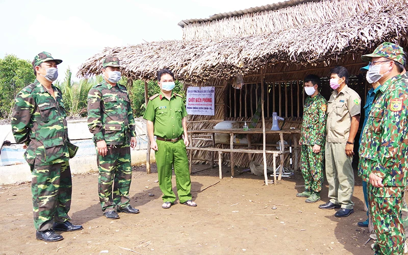 Chốt Biên phòng phòng, chống dịch bệnh trên tuyến biên giới TP Hà Tiên (Kiên Giang).