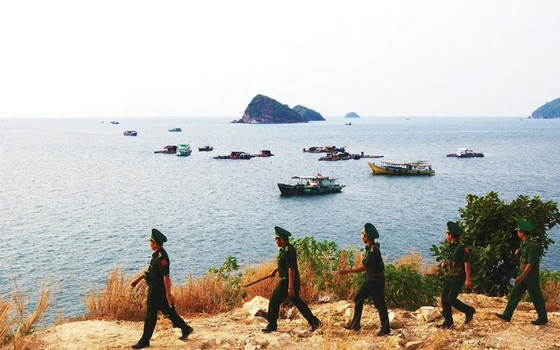 Lực lượng Bộ đội Biên phòng Kiên Giang tuần tra khép kín tuyến biên giới.