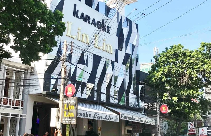 Từ ngày 29-4 đến hết 3-5, các cơ sở kinh doanh dịch vụ vũ trường, karaoke trên địa bàn tỉnh Ninh Thuận tạm dừng hoạt động.