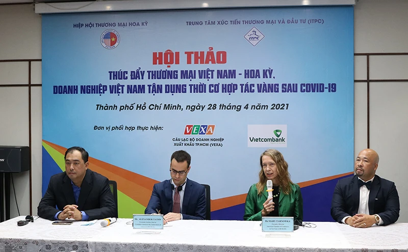 Các đại biểu trao đổi về triển vọng hợp tác giữa Việt Nam và Hoa Kỳ.