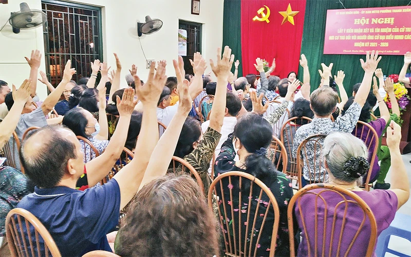 UBND, Ủy ban MTTQ phường Thanh Xuân Bắc (quận Thanh Xuân, Hà Nội) tổ chức hội nghị lấy ý kiến nhận xét và tín nhiệm của cử tri nơi cư trú đối với người ứng cử đại biểu HÐND các cấp nhiệm kỳ 2021 - 2026. 