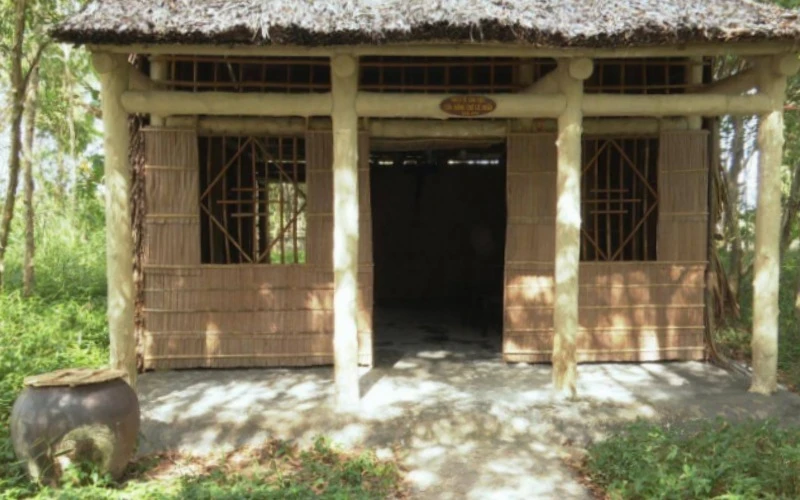 Nhà ở và làm việc của đồng chí Lê Duẩn, Bí thư Xứ ủy Nam Bộ năm 1949 tại Khu Căn cứ Cái Chanh (Bạc Liêu).