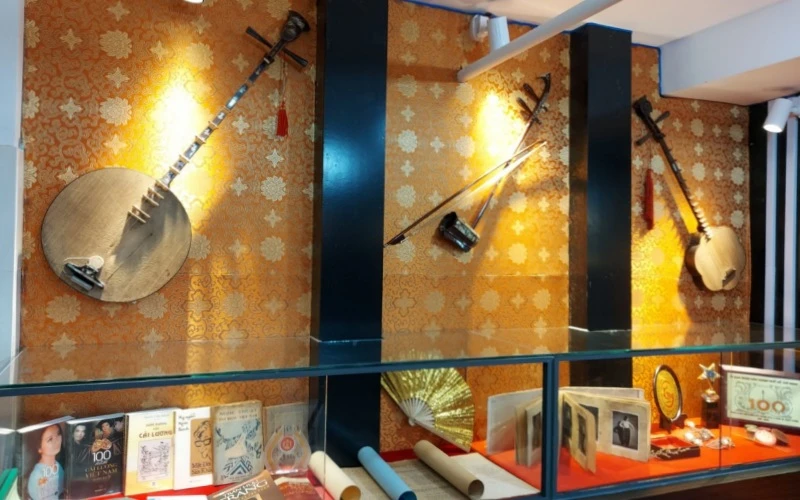 Những hiện vật trưng bày tại Phòng Truyền thống.