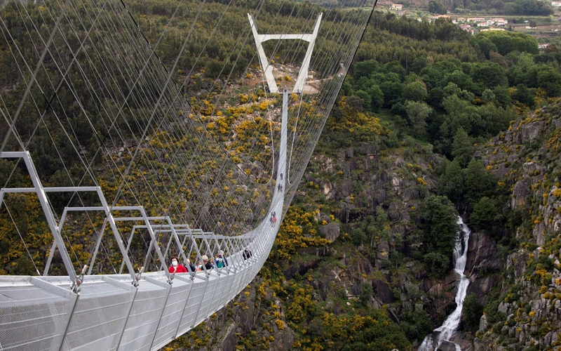 Tới Bồ Đào Nha để thử lòng can đảm trên cây cầu treo dài nhất thế giới