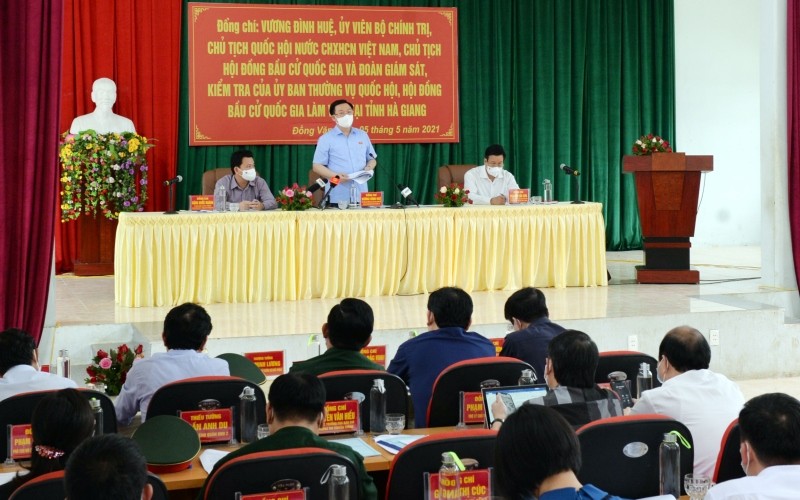 Chủ tịch QH Vương Đình Huệ làm việc với lãnh đạo tỉnh Hà Giang, Ủy ban Bầu cử tỉnh, Ủy ban Bầu cử huyện Đồng Văn và Ủy ban Bầu cử xã Lũng Cú.
