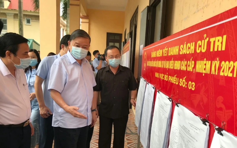 Bộ Trưởng Công an Tô Lâm thăm Nhà văn hóa khu phố An Thịnh, phường Hiến Nam, thành phố Hưng Yên, tỉnh Hưng Yên.