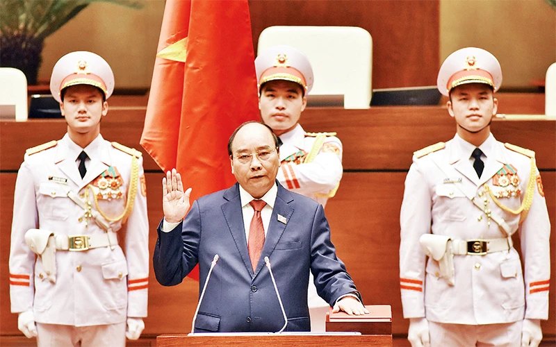 Chủ tịch nước Nguyễn Xuân Phúc tuyên thệ nhậm chức. 