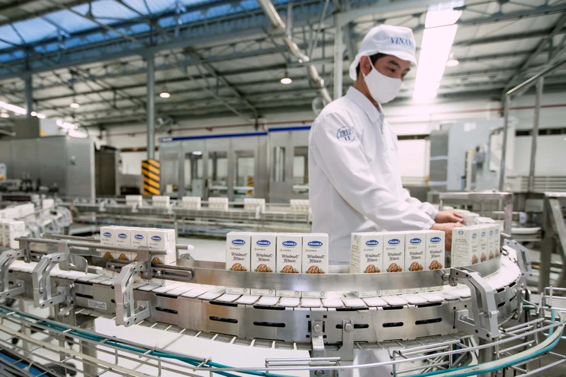 Vinamilk hiện có hơn 250 chủng loại sản phẩm, được sản xuất bởi các nhà máy của công ty trên cả nước. (Ảnh: VNM)