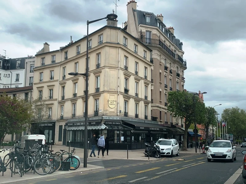 Từ ngày 19-5, các quán cà-phê và nhà hàng ở Pháp có thể phục vụ khách ở không gian ngoài trời.