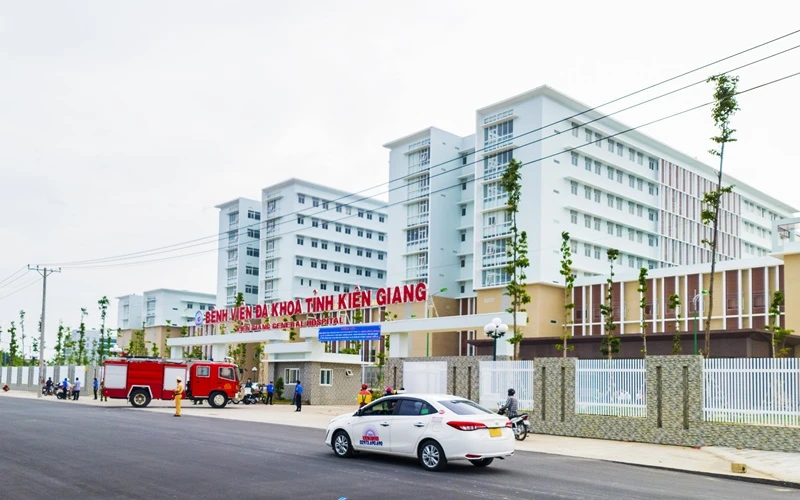 Mặt trước Bệnh viện Đa khoa tỉnh Kiên Giang, ngày 8-5.