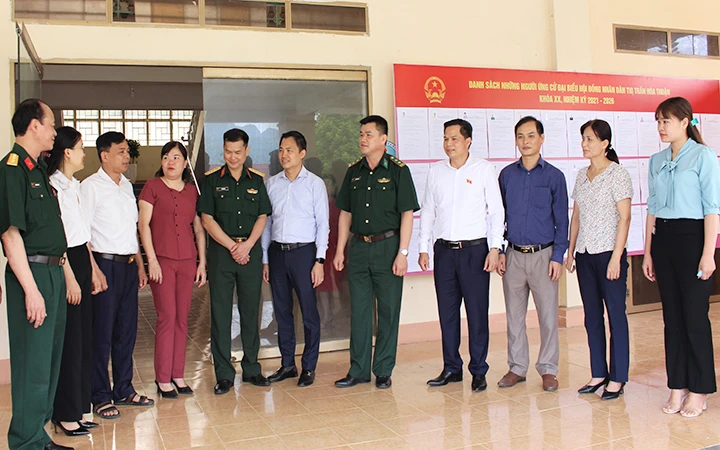 Ứng cử viên đại biểu Quốc hội khóa XV tiếp xúc, trao đổi với cử tri huyện Quảng Hòa (Cao Bằng).