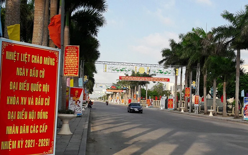 Tuyên truyền trực quan khu vực trung tâm huyện lỵ Quảng Xương.