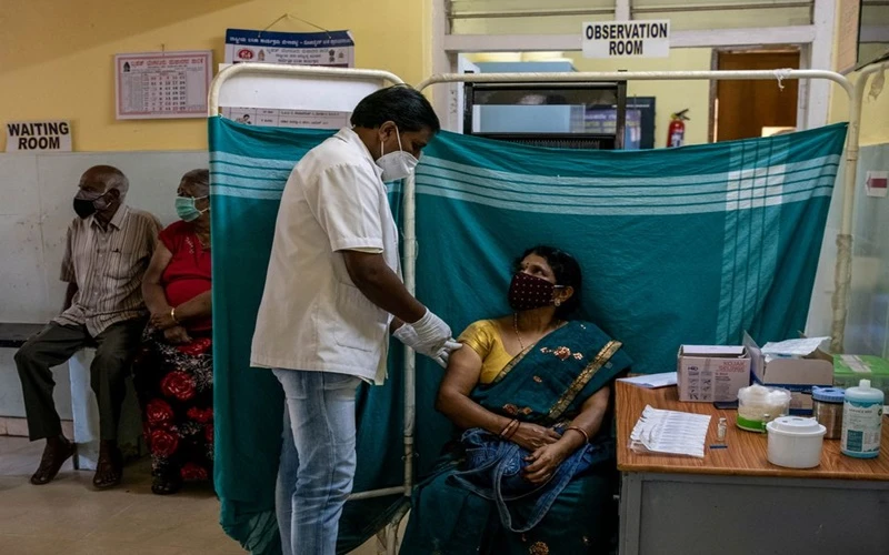 Đến nay, Ấn Độ đã tiêm tổng cộng 180,4 triệu liều vaccine ngừa Covid-19. (Ảnh: Reuters)