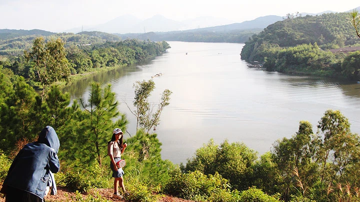 Đồi Vọng Cảnh là một trong những vị trí đẹp nhất để nhìn ngắm sông Hương.