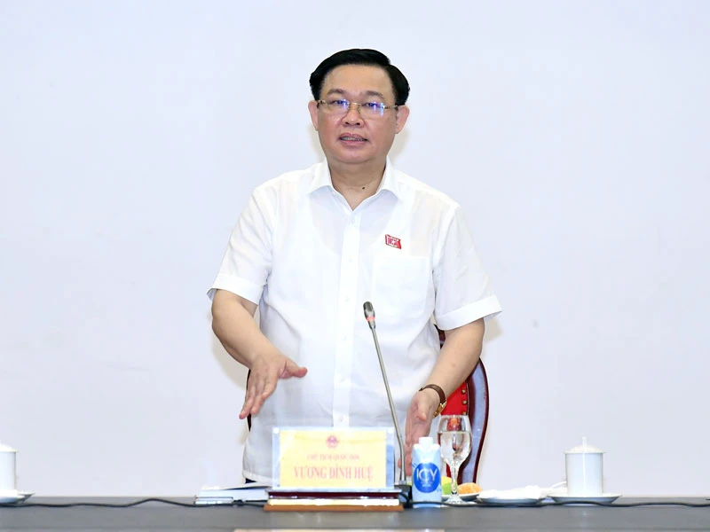 Chủ tịch Quốc hội Vương Đình Huệ phát biểu tại buổi làm việc. (Ảnh: DUY LINH)