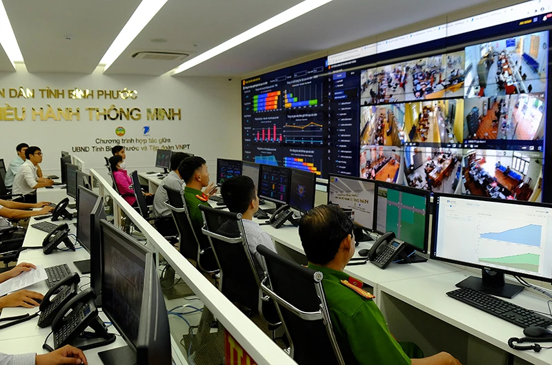 Trung tâm điều hành thông minh tỉnh Bình Phước - đầu mối kết nối trên cổng dịch vụ công quốc gia.