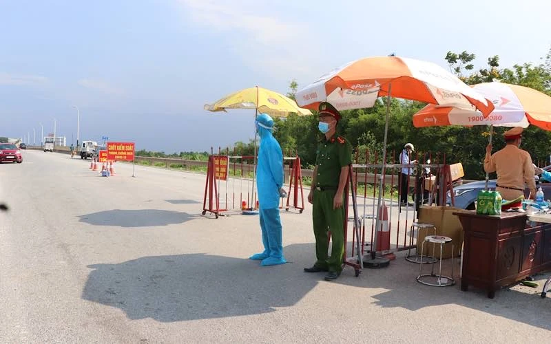 Thành phố Bắc Ninh, huyện Thuận Thành giao phiếu đi chợ cho các hộ gia đình