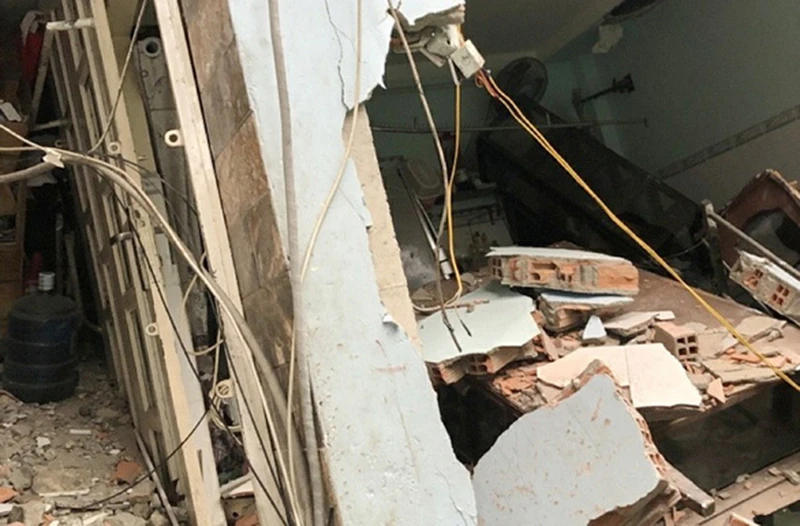 Hiện trường một căn nhà bị sập tại hẻm 728 đường Phạm Thế Hiển, phường 4, quận 8. (Ảnh: Quận 8)