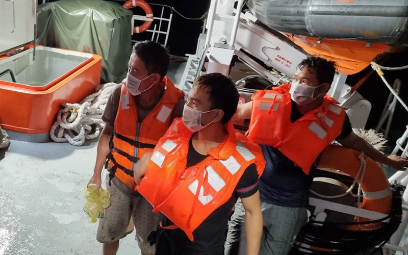 Toàn bộ chín thuyền viên tàu Minh Quang 03 đã được cứu vớt và chăm sóc y tế kịp thời.